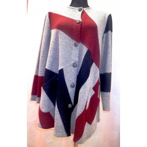 Pletený kabátik s asymetrickými pásmi